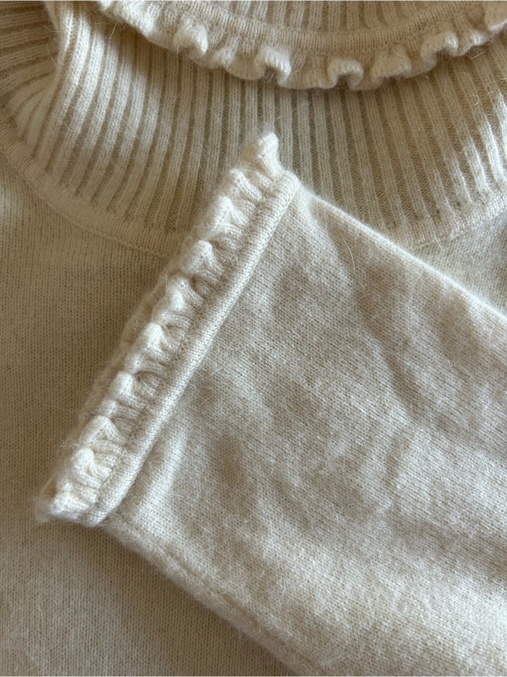 Jones New York Cream Ruffle Turtleneck Sweater with Angora Wool Blend L 90’s - Picture 4 of 4